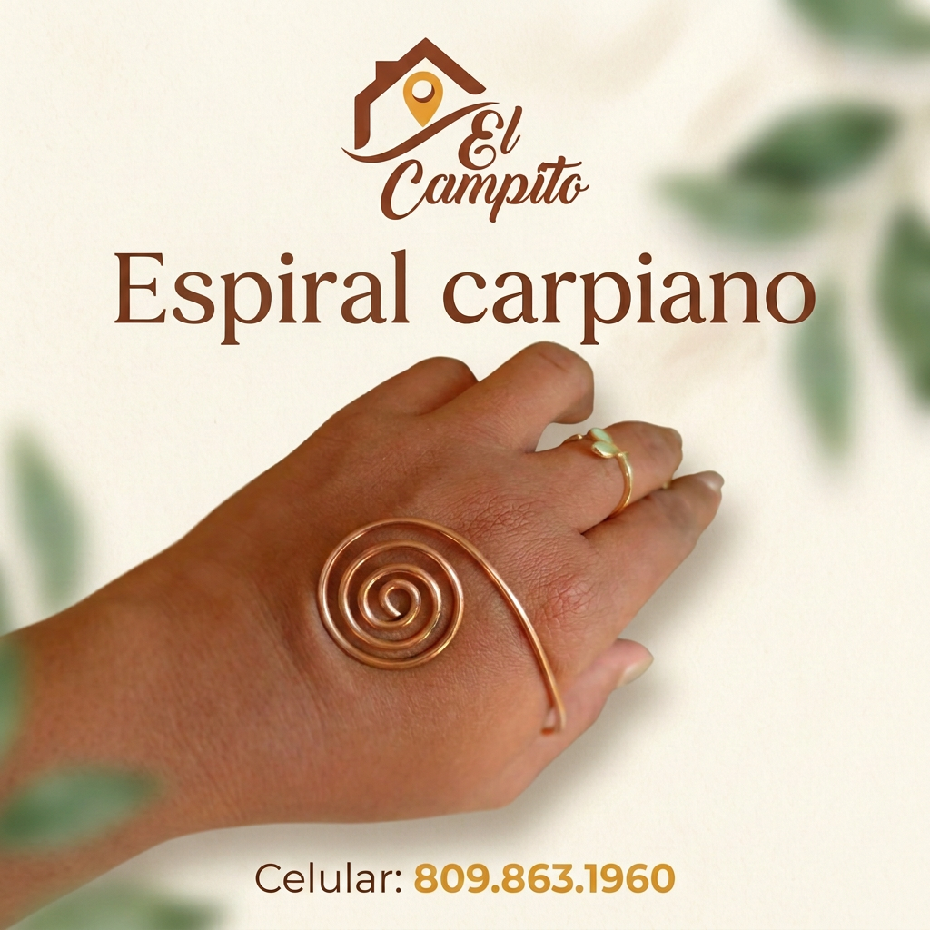 Espiral Carpiano de cobre de El Campito colocado en la mano